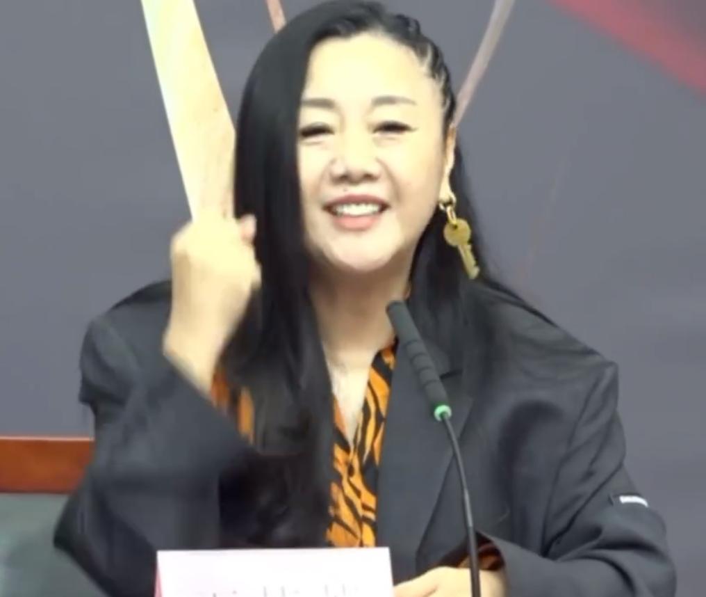2019年东方卫视跨年夜，璀璨星光下的时代交响2019年东方卫视跨年晚会肖战